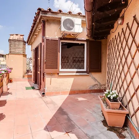 Daire Romantic House With Terrace Roma