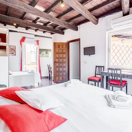 Daire Romantic House With Terrace Roma