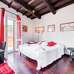 Romantic House With Terrace Lejlighed Rom